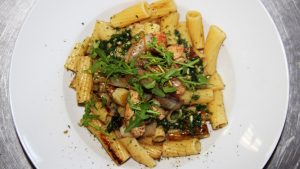 Dimitris Kreta-Traum: Pasta mit gebratenem Seelachs natur und Senf-Sahne-Sauce